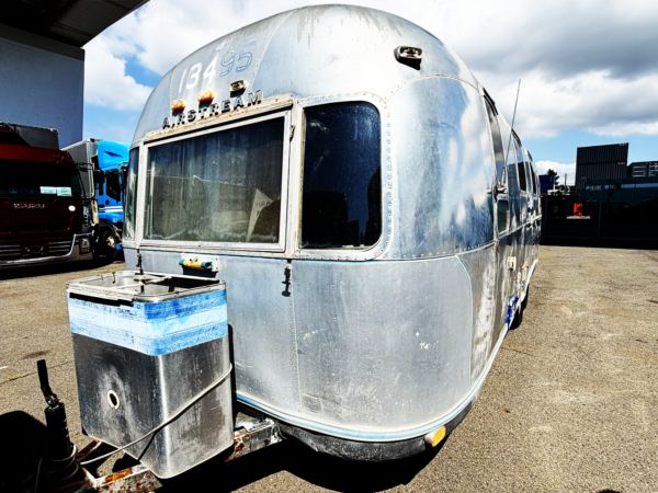 GM002-1976 AIRSTREAM TRADEWIND