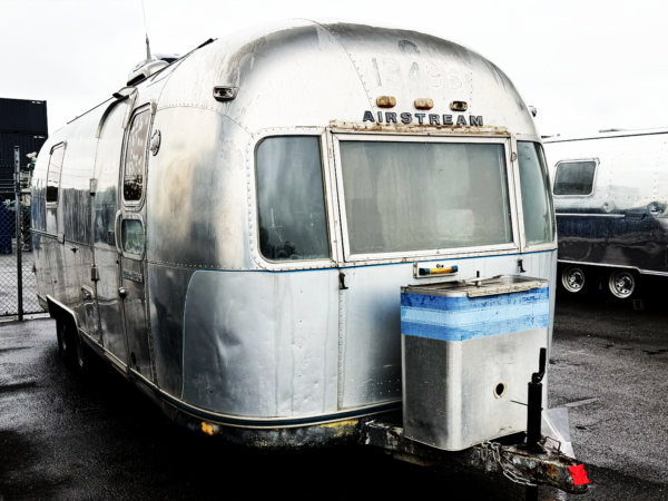 GM002-1976 AIRSTREAM TRADEWIND