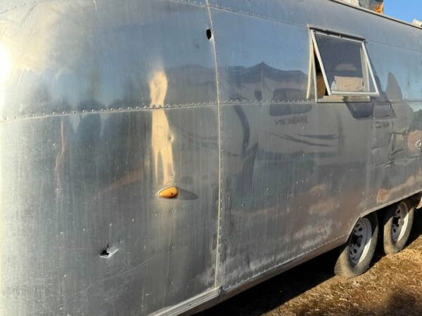 GM007-Airstream Sovereign International Land Yacht