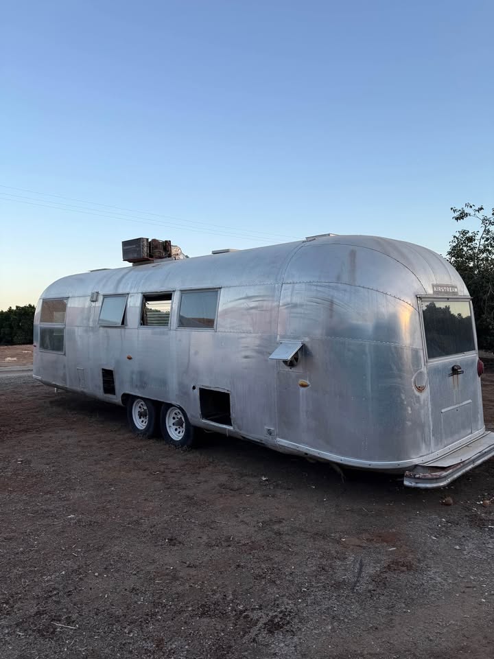 GM007-Airstream Sovereign International Land Yacht