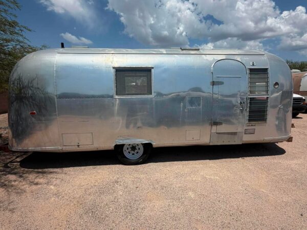 GM005-1964 airstream tradewind