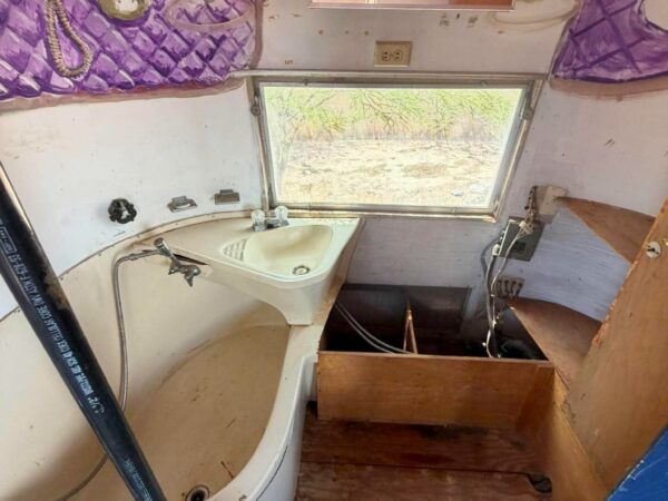 GM005-1964 airstream tradewind