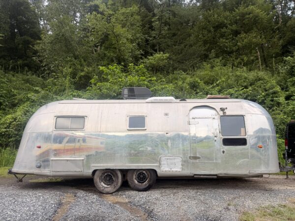 GM001-1957 AIRSTREAM OVERLANDER