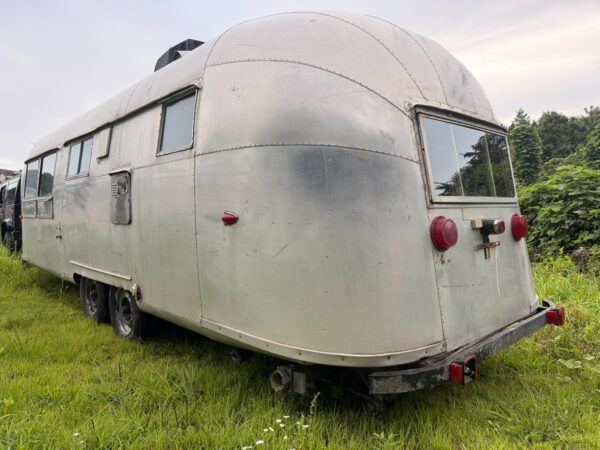 GM001-1957 AIRSTREAM OVERLANDER