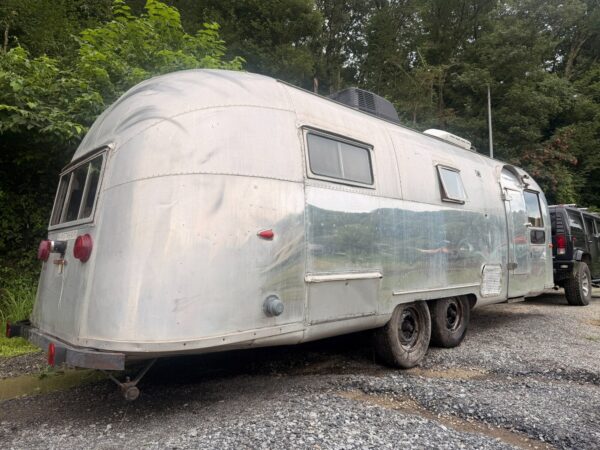 GM001-1957 AIRSTREAM OVERLANDER