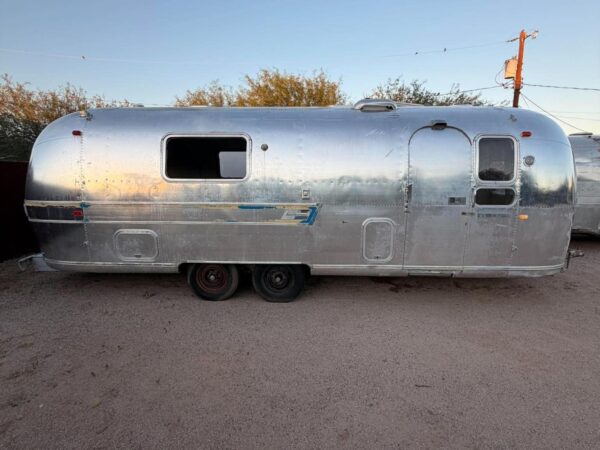 GM004-1970AIRSTREAM OVERLANDER