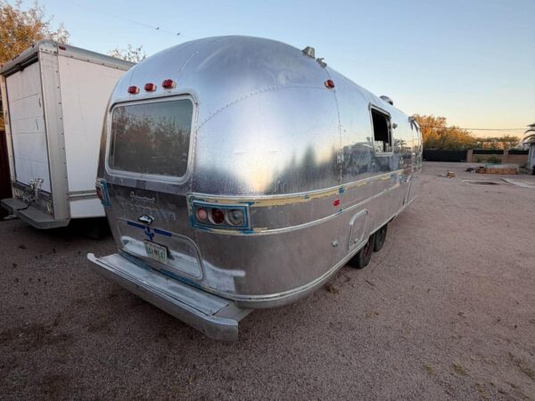 GM004-1970AIRSTREAM OVERLANDER