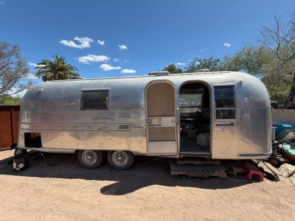 GM003-1967AIRSTREAM OVERLANDER