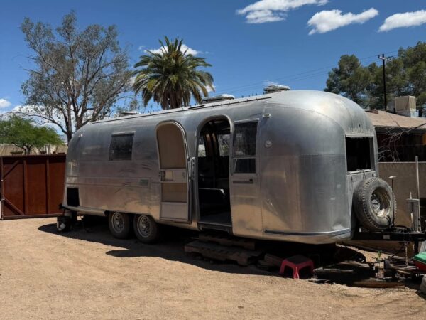 GM003-1967AIRSTREAM OVERLANDER