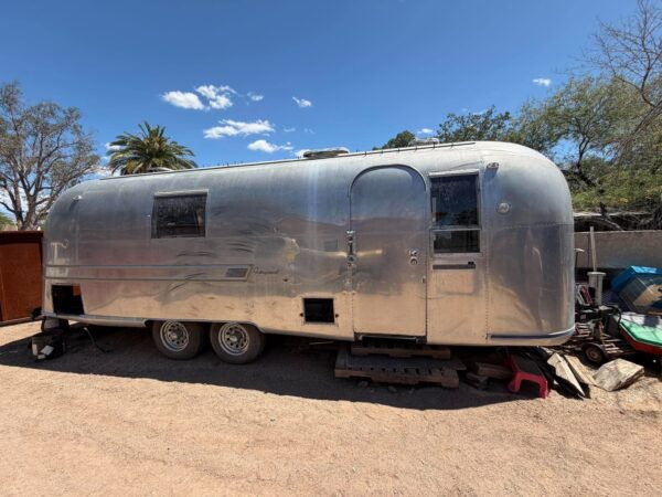 GM003-1967AIRSTREAM OVERLANDER