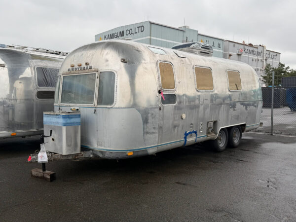 GM002-1976 AIRSTREAM TRADEWIND
