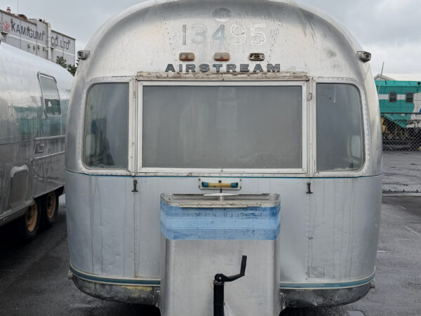 GM002-1976 AIRSTREAM TRADEWIND