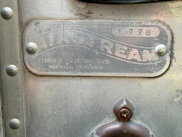 MG001-1957 AIRSTREAM OVERLANDER