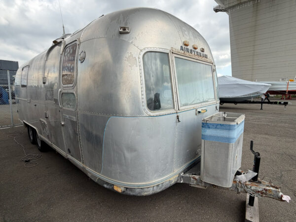 GM002-1976 AIRSTREAM TRADEWIND